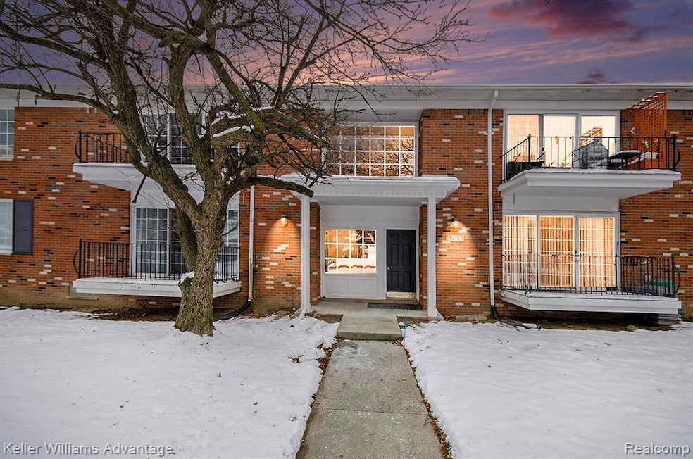 426 Fox Hills Dr N unit A5, Bloomfield Hills, MI 48304 - photo 1
