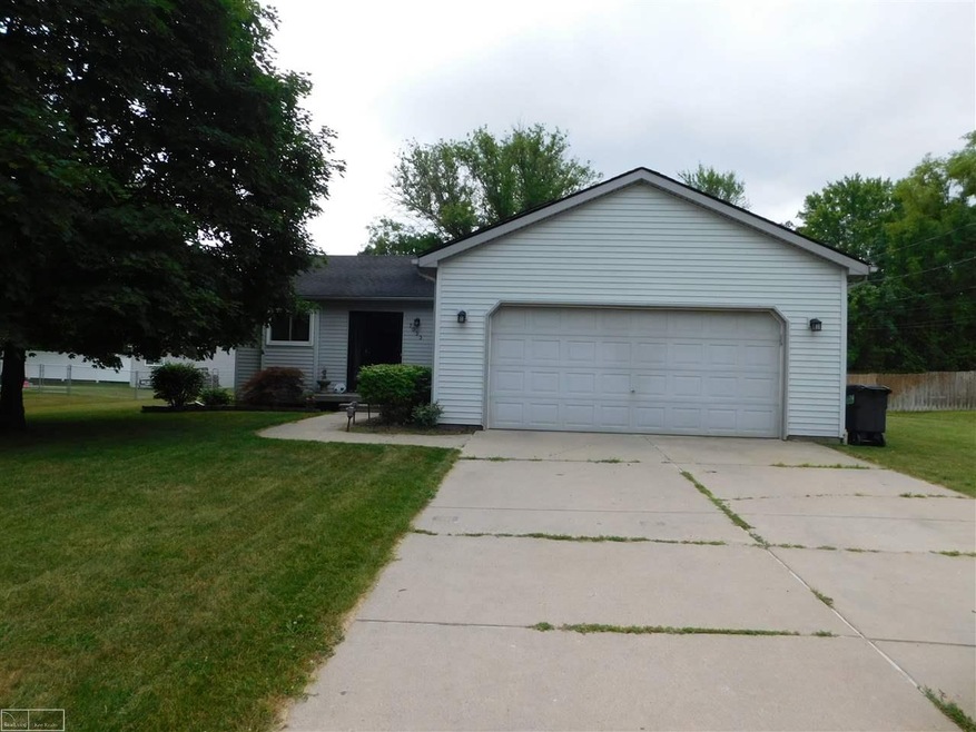 7033 Pershing, Waterford, MI 48327 - photo 1