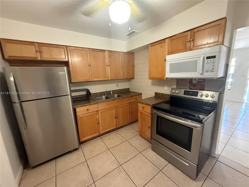 521 SW 9th St unit 2, Hallandale Beach, FL 33009 - photo 1