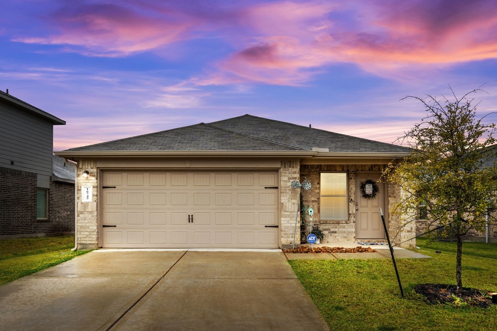 16745 Lonely Pines Dr, Conroe, TX 77302 - photo 1