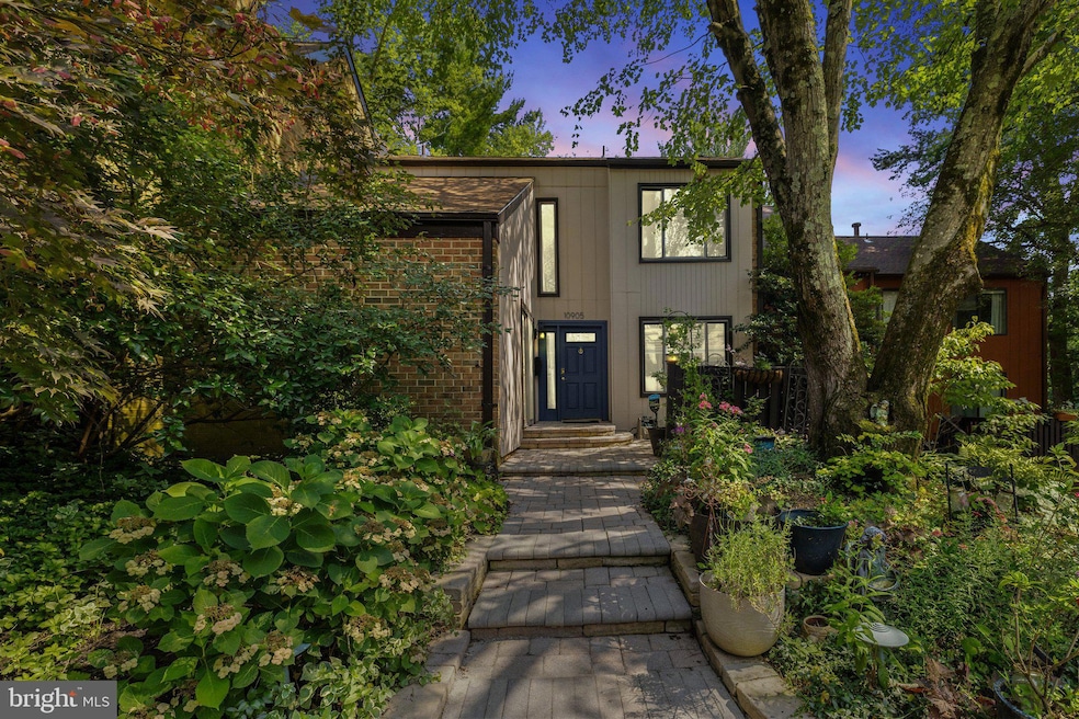 10905 Knights Bridge Ct, Reston, VA 20190 - photo 1