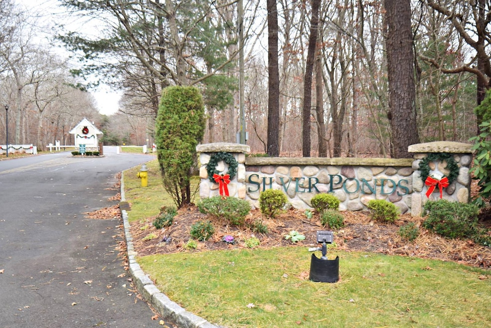 82 Fox Ct, Manorville, NY 11949 - photo 1