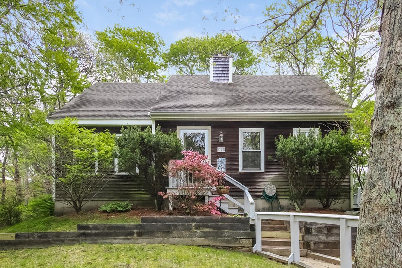 39 E Chop Dr, Oak Bluffs, MA 02568 - photo 1