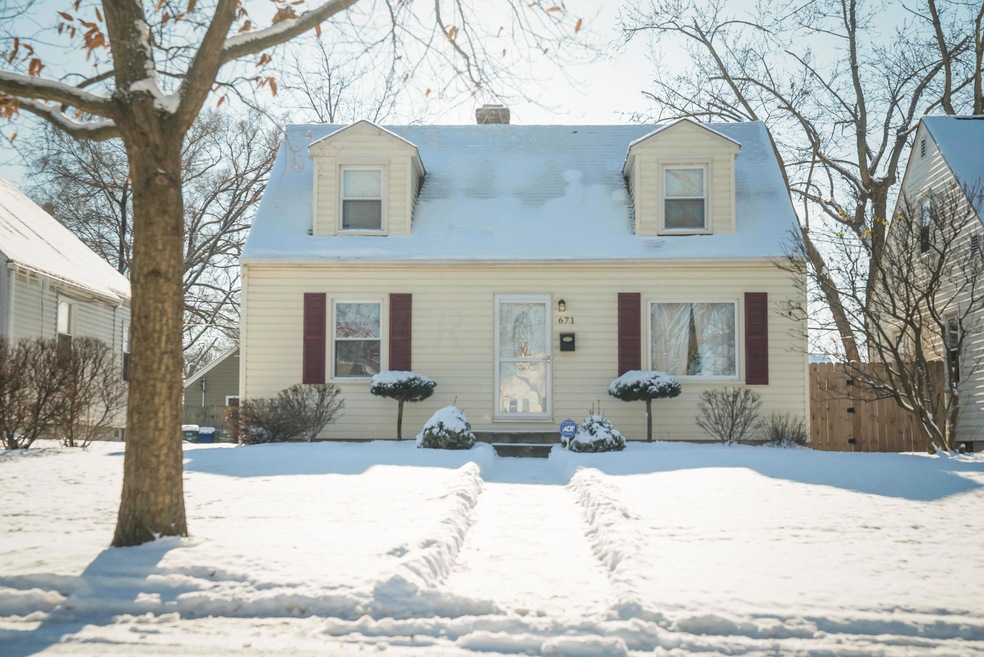 671 E Jeffrey Place, Columbus, OH 43214 - photo 1