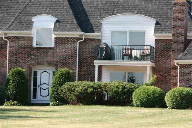 2114 W 1st St unit 3, Cedar Falls, IA 50613 - photo 1