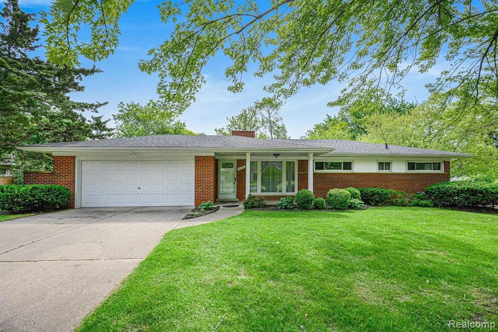 Welcome Home to 2625 Berry Drive, Bloomfield Hills