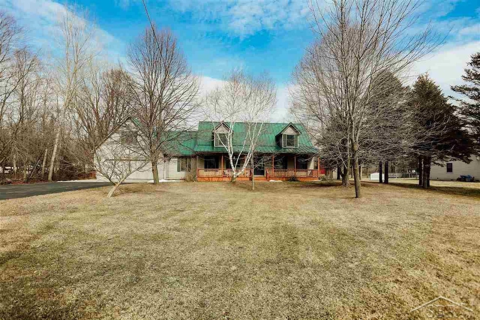 3 Bed, 2.5 Bath, Cape Cod