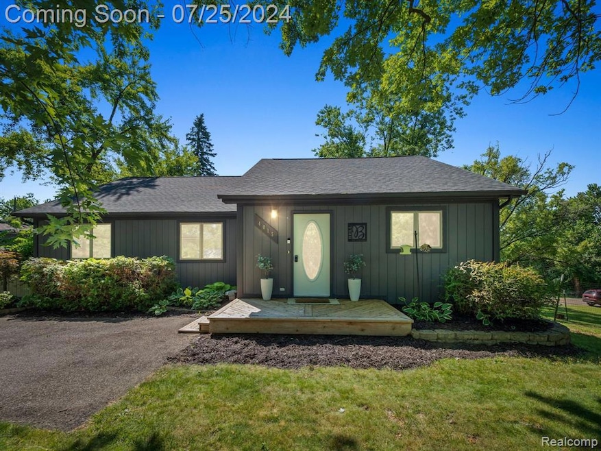 4015 Green Lake Rd, West Bloomfield, MI 48324 - photo 1