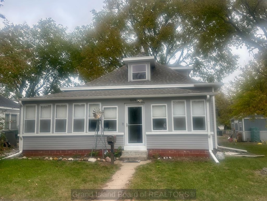 604 W 10th St, Grand Island, NE 68801 - photo 1