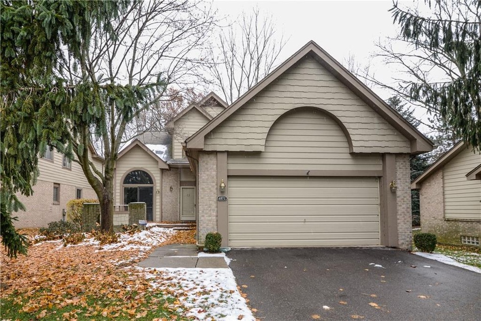West Bloomfield Detached Condo with First Floor Ma