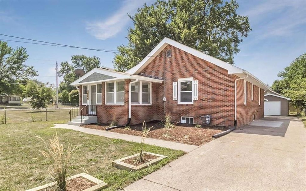 3006 48th St, Des Moines, IA 50310 - photo 1