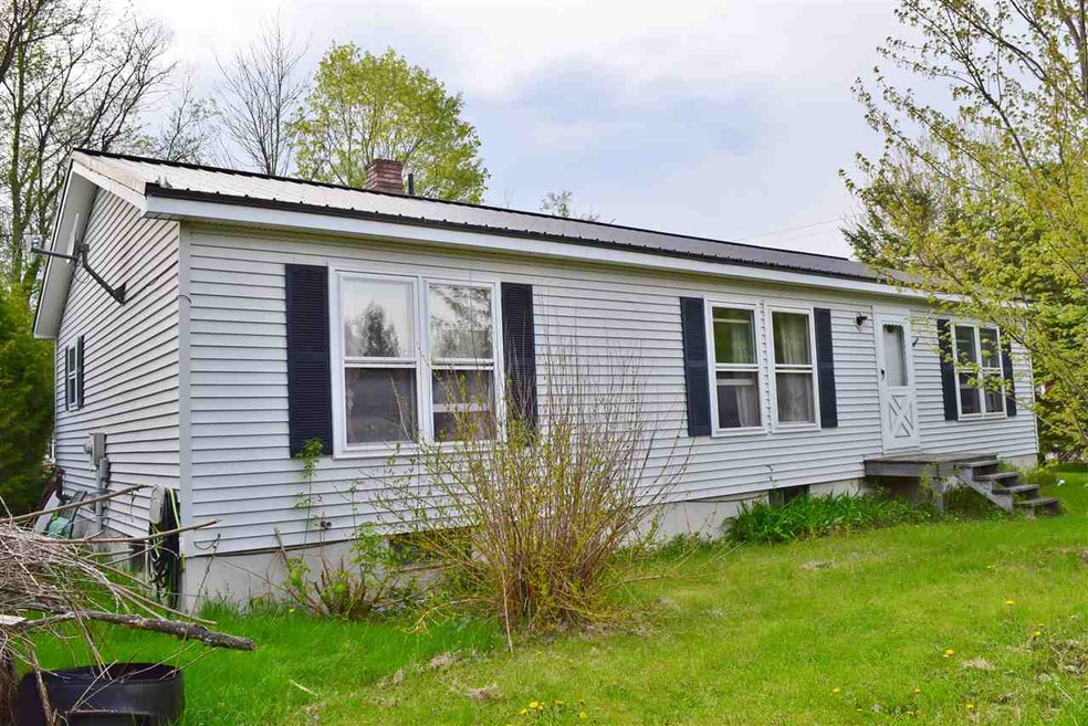 76 Mechanic St, Lancaster, NH 03584 - photo 1