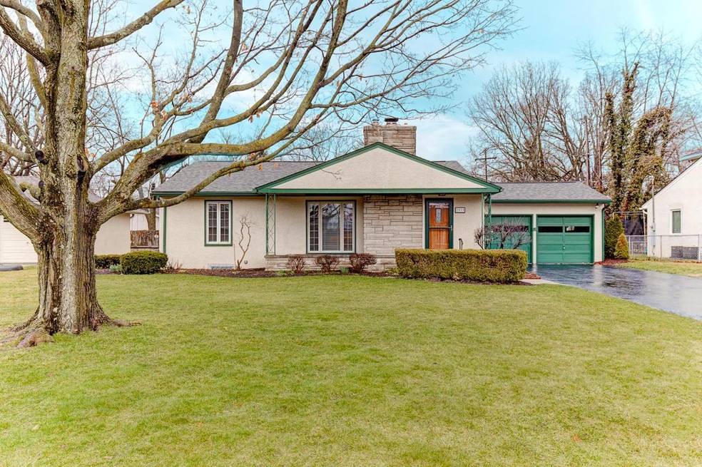 Welcome home to 2935 Welsford Rd.