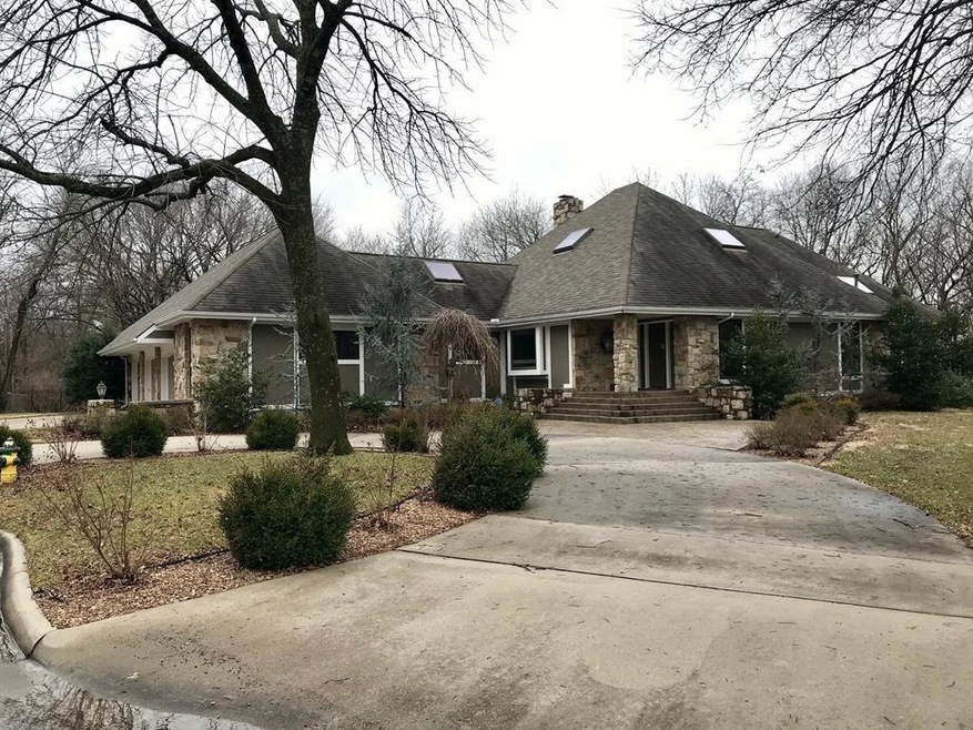 610 Quail Creek Rd, Parsons, KS 67357 - photo 1