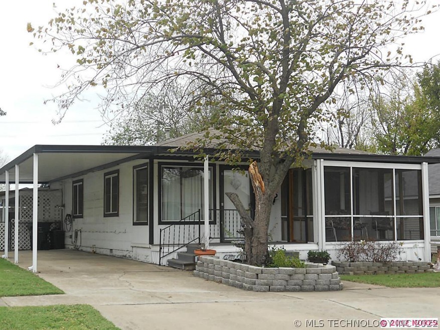 215 W 5th St, Claremore, OK 74017 - photo 1