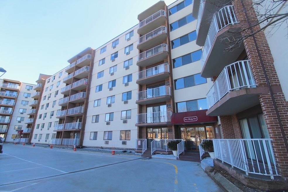 Charles River Towers unit 622, Watertown, MA 02472 - photo 1