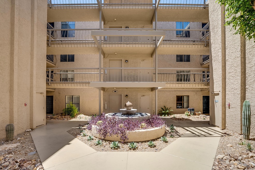 5132 N 31st Way unit 125, Phoenix, AZ 85016 - photo 1