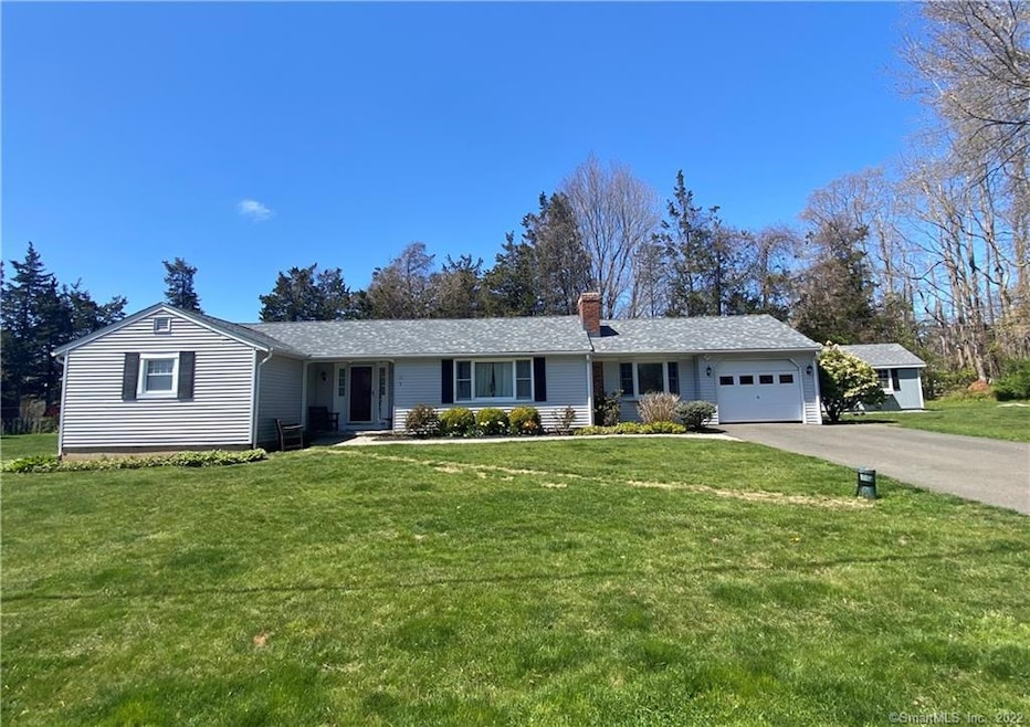 Adorable ranch home close to town and beach