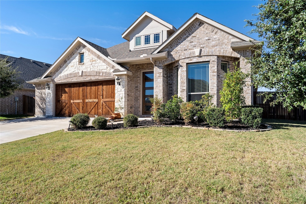 541 Marigold Dr, Midlothian, TX 76065 - photo 1