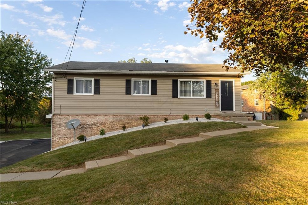 View of front of house featuring a front yard