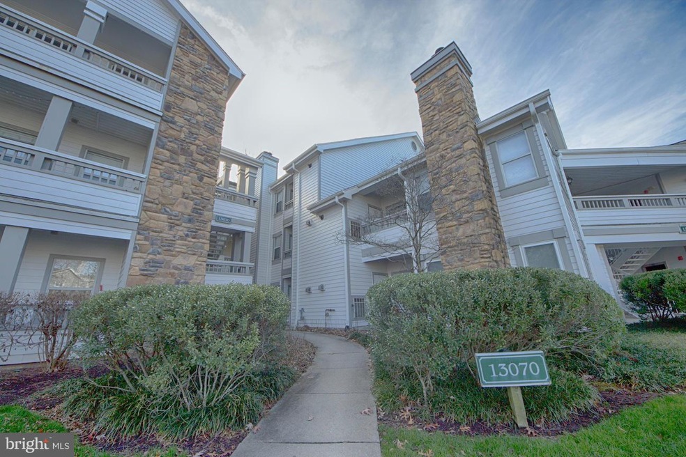 13070 Autumn Woods Way unit 206, Fairfax, VA 22033 - photo 1