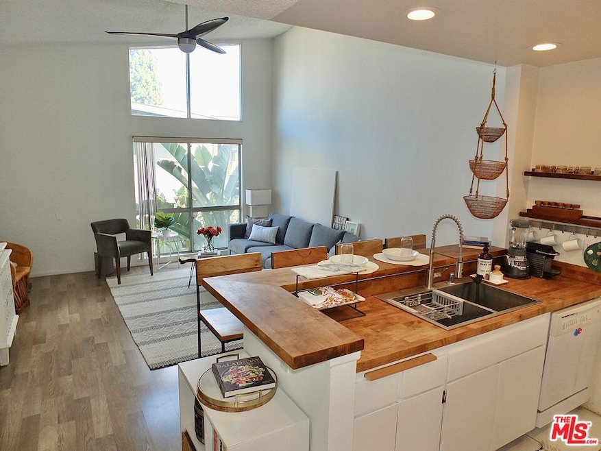 826 Coriander Dr unit C, Torrance, CA 90502 - photo 1