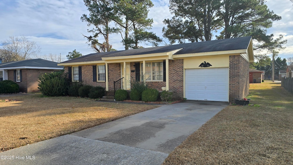 407 Delaware Ave, Elizabeth City, NC 27909 - photo 1