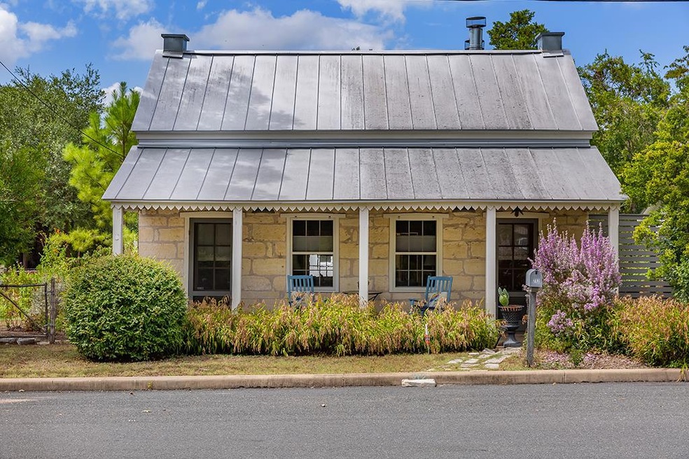 212 S Acorn St, Fredericksburg, TX 78624 - photo 1