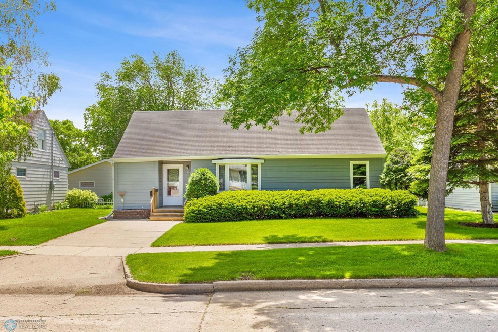 1910 12th Ave S, Fargo, ND 58103 - photo 1