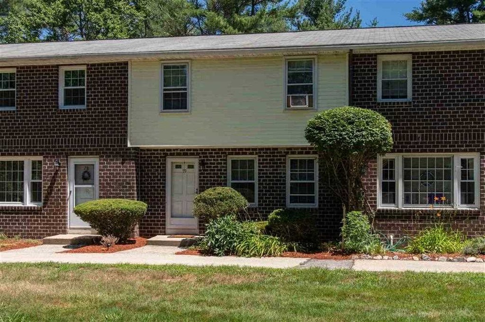 79 Oakridge Dr, Londonderry, NH 03053 - photo 1