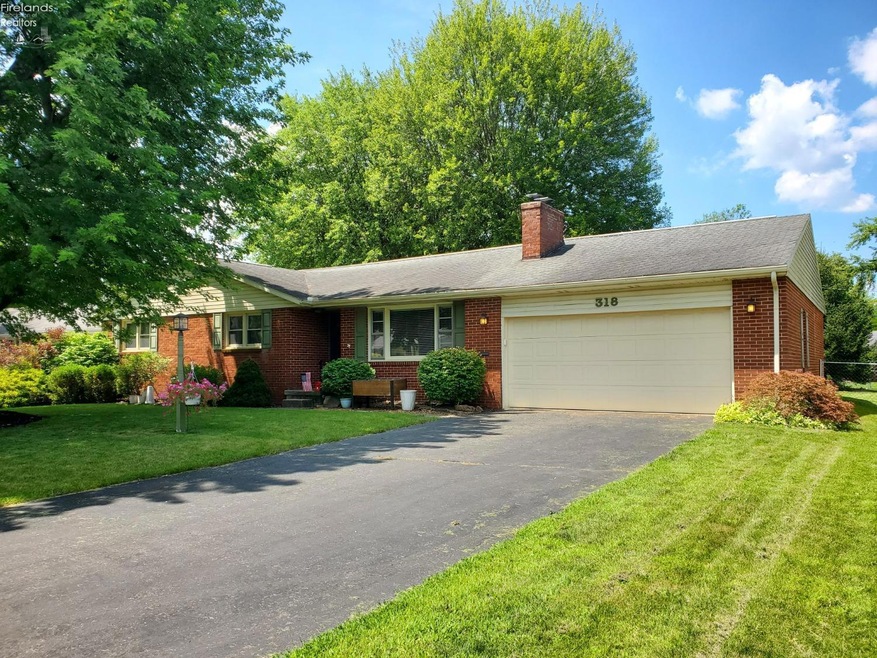 318 Warrington Ave, Findlay, OH 45840 - photo 1