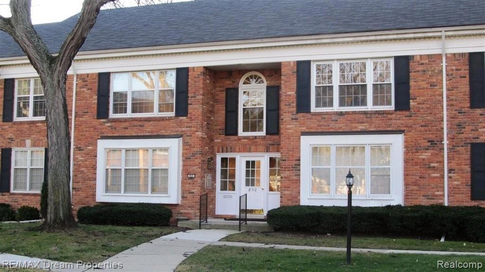 850 Trailwood Path Front.jpg