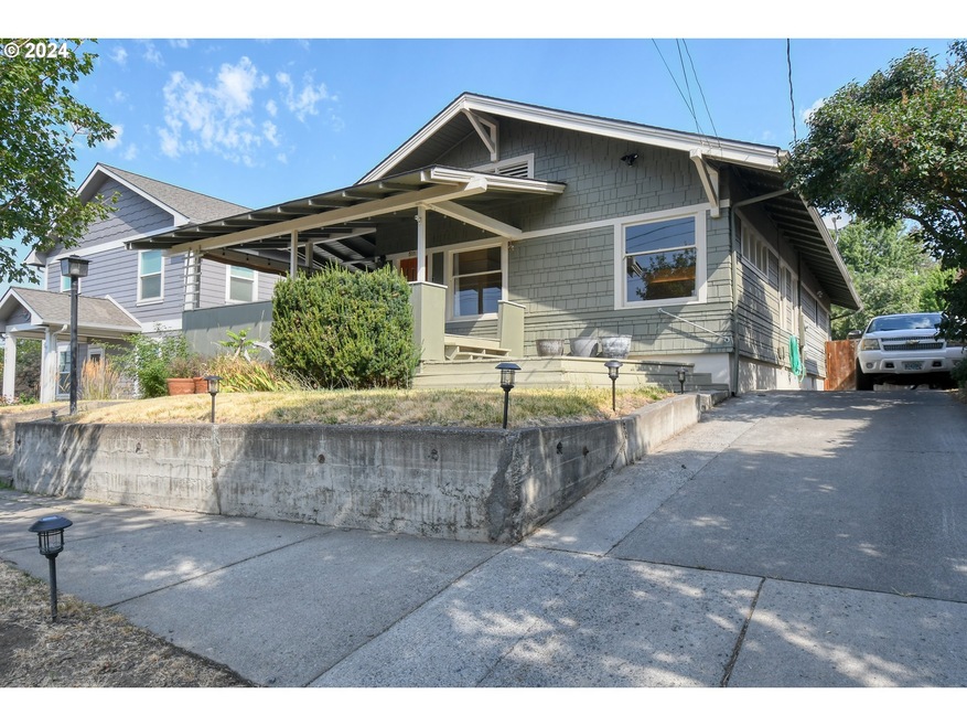 511 NW Furnish Ave, Pendleton, OR 97801 - photo 1