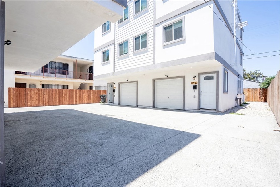 2123 West Blvd unit 1/2, Los Angeles, CA 90016 - photo 1