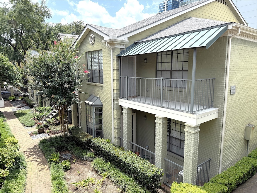 Location Location! Oak Lane Condo Community is fou