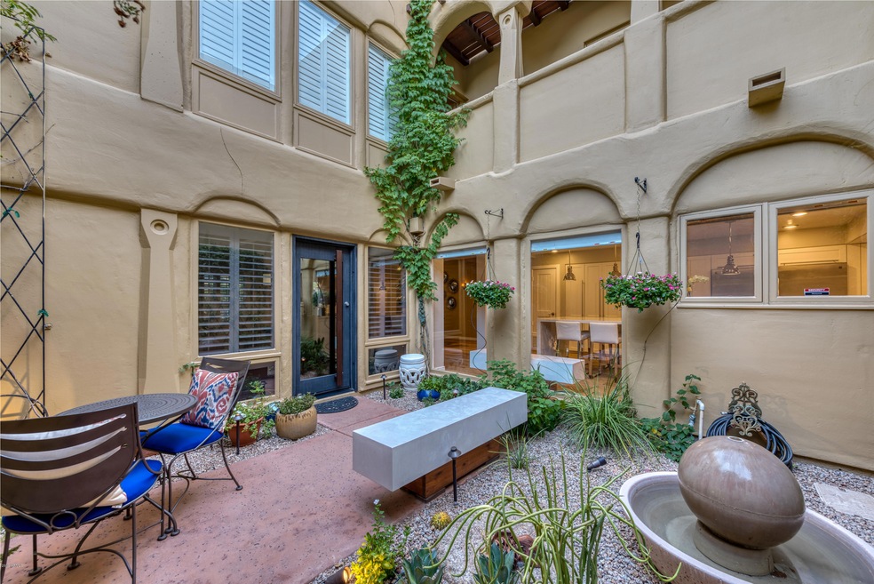 003_Courtyard