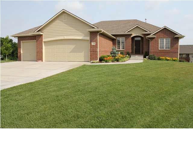 Beautiful 1 of a kind home in Highland Springs. On