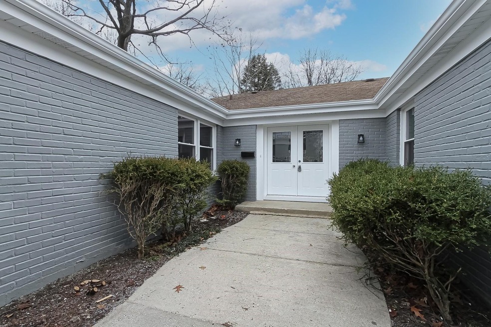 4450 Dawngate Ln, Rolling Meadows, IL 60008 - photo 1