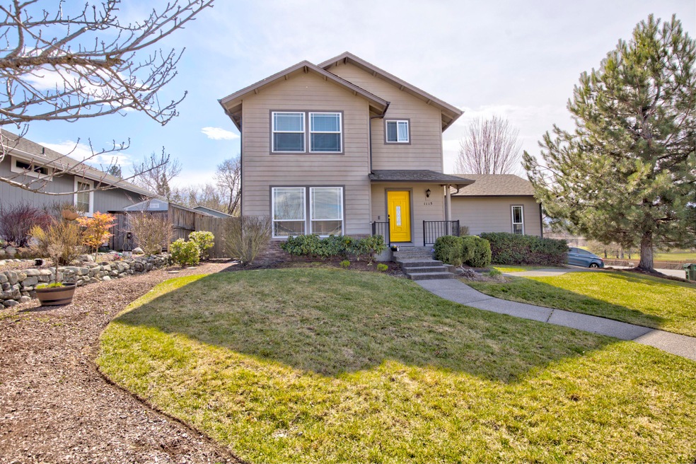 1115 SE Allenwood Dr, Grants Pass, OR 97527 - photo 1