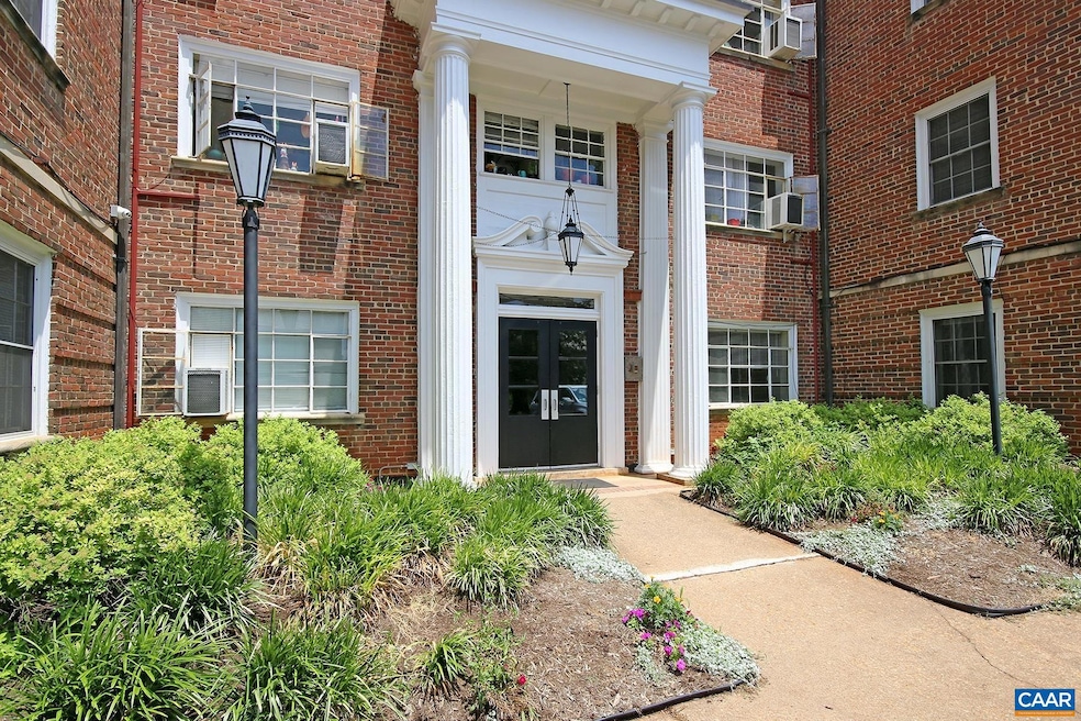 32 University Cir unit 102, Charlottesville, VA 22903 - photo 1