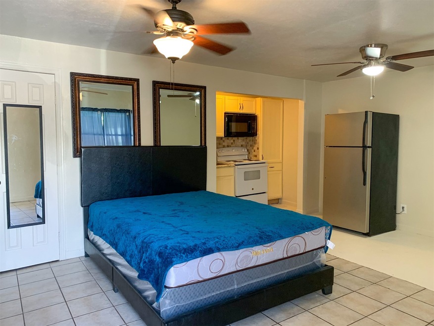 8430 Holiday Ln unit A, Houston, TX 77075 - photo 1