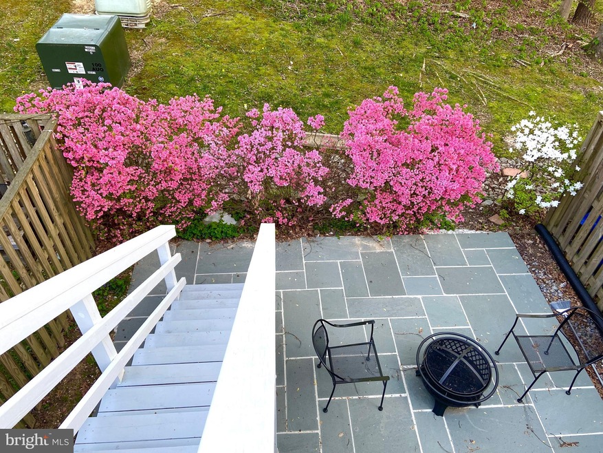 8677 Bent Arrow Ct, Springfield, VA 22153 - photo 1