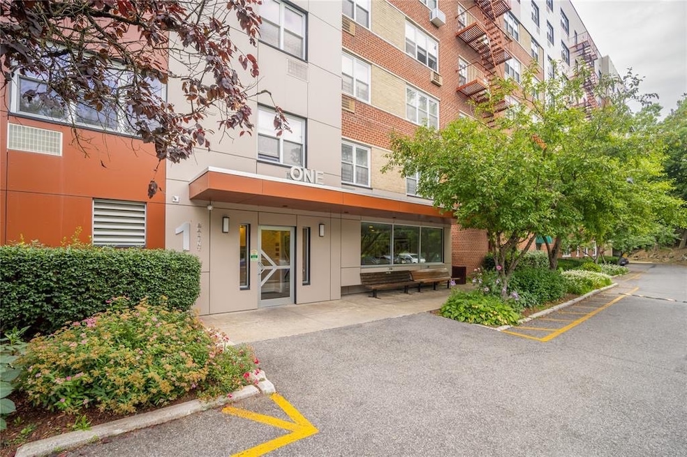 1 Balint Dr unit 267, Yonkers, NY 10710 - photo 1