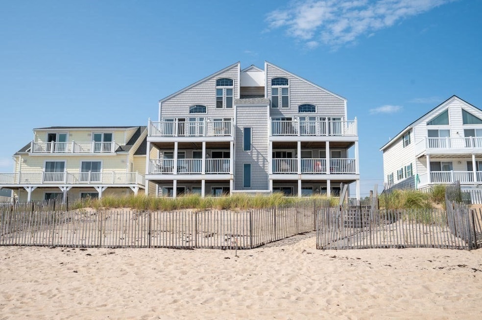 Pending $739,900 • Co-Listing Agent