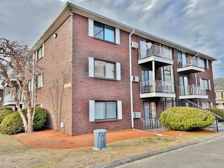 272 E Haverhill St unit B5-12, Lawrence, MA 01841 - photo 1