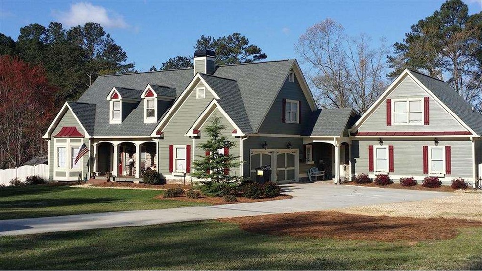 Charming 5 bedroom 3 full/2 half bathroom craftsma