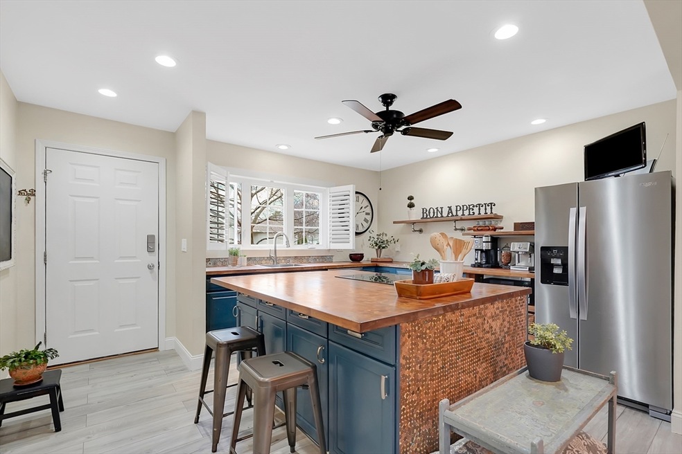 585 Sheridan St unit 8, Chicopee, MA 01020 - photo 1