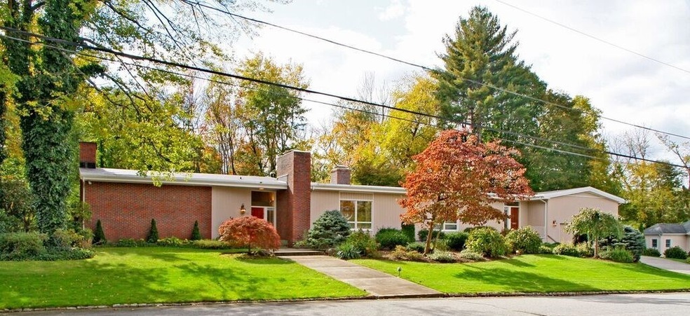 136 E Hill Dr, Cranston, RI 02920 - photo 1