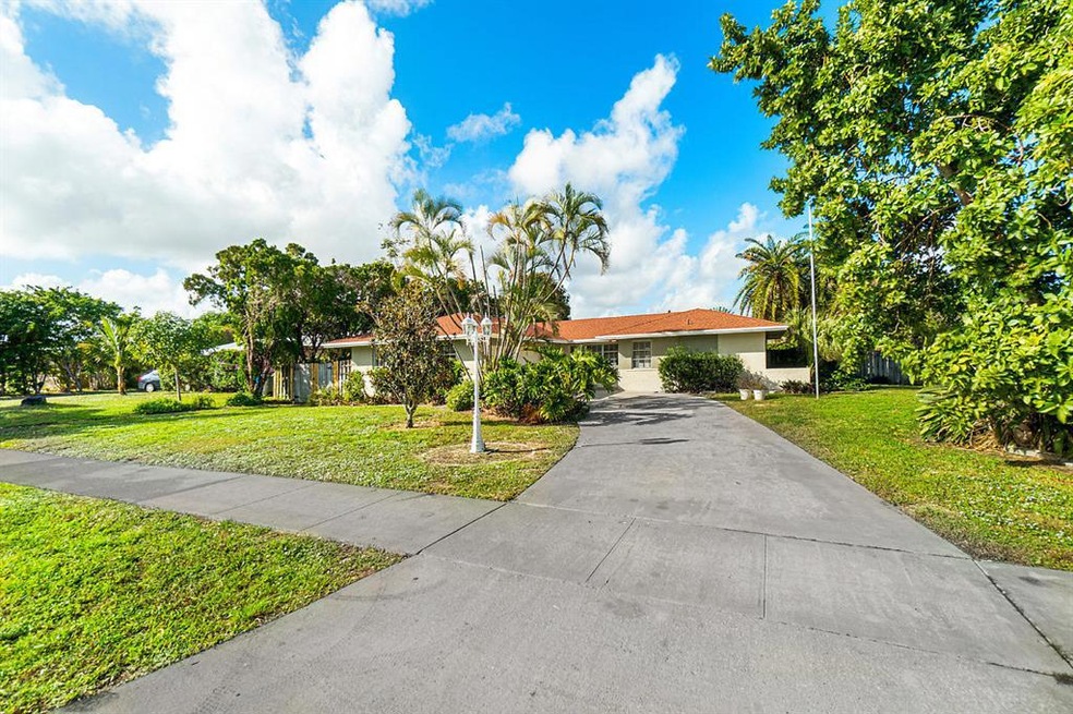 001-705LaurelDrive-WestPalmBeach-FL-smal