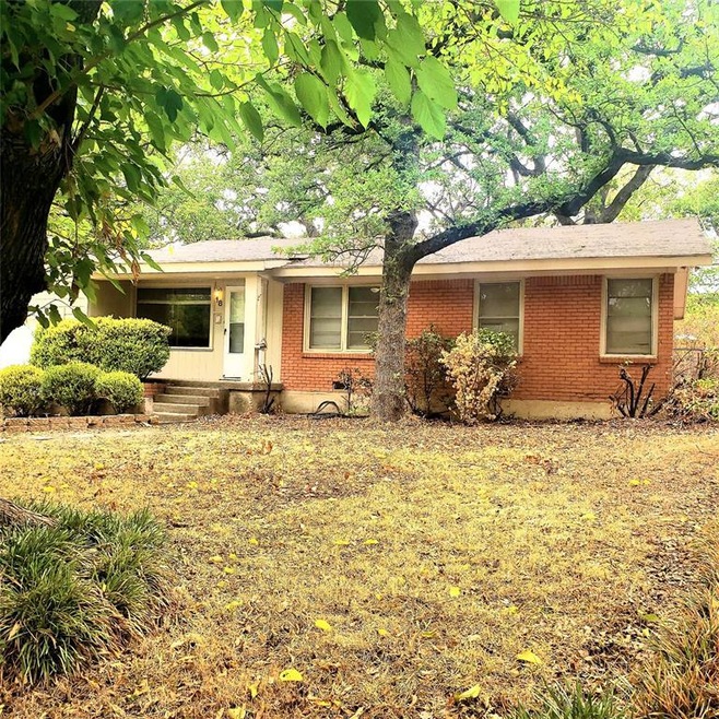 18 Lynwood Ct, Hurst, TX 76053 - photo 1